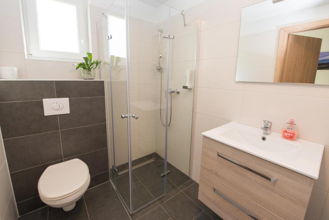 Ferienwohnungen und Zimmer Yassi Spielberg Bei Knittelfeld Exterior foto