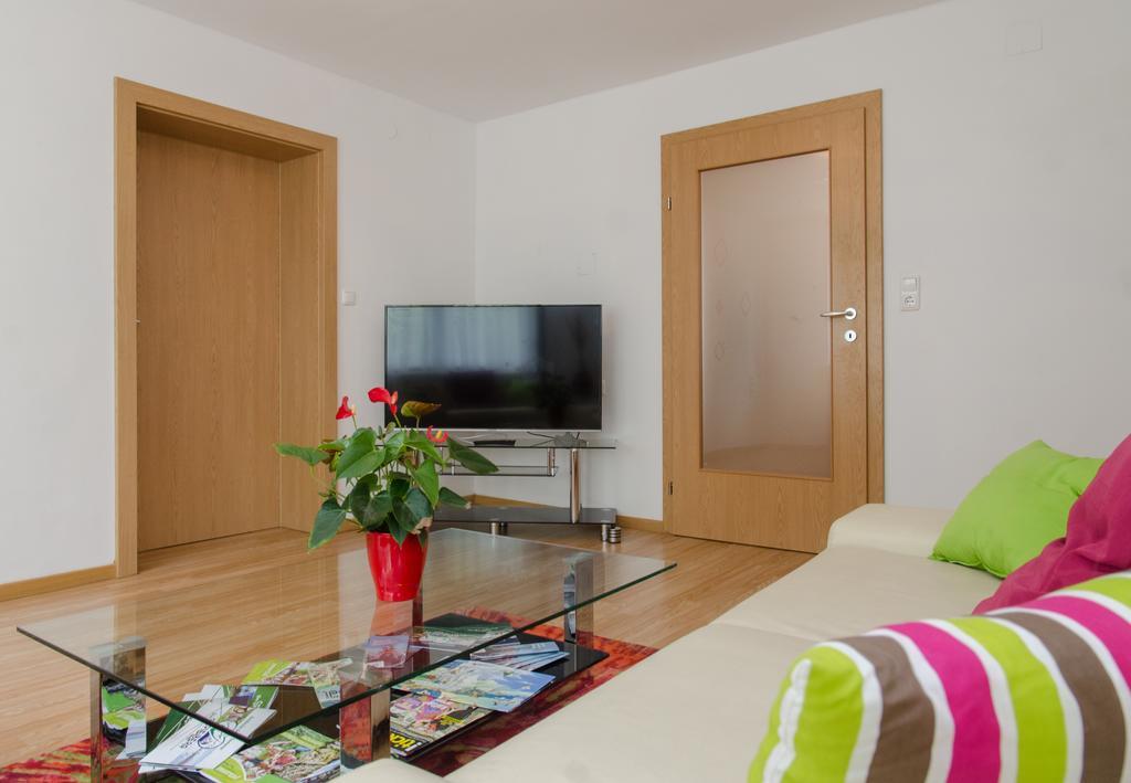 Ferienwohnungen und Zimmer Yassi Spielberg Bei Knittelfeld Exterior foto