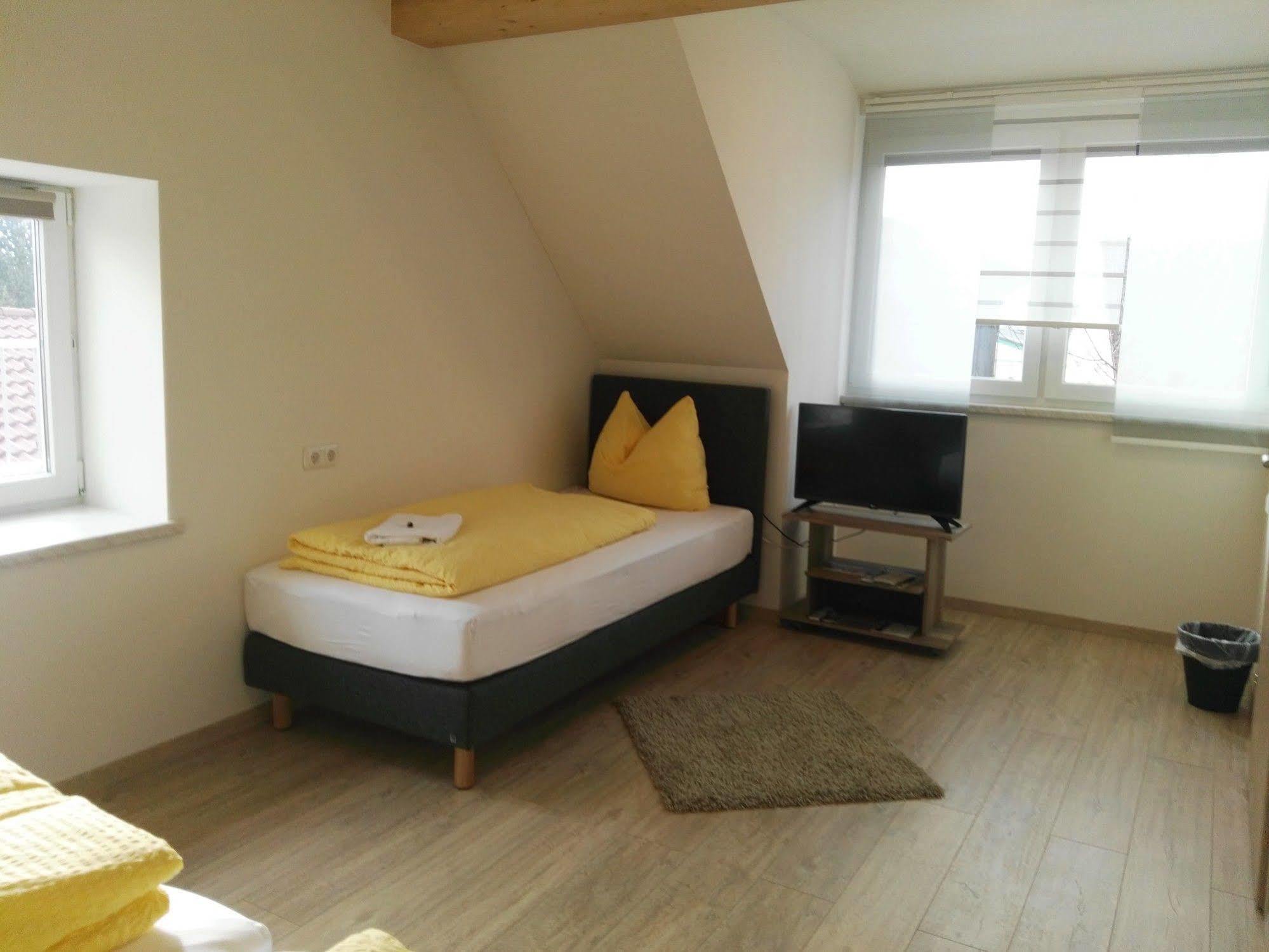 Ferienwohnungen und Zimmer Yassi Spielberg Bei Knittelfeld Exterior foto