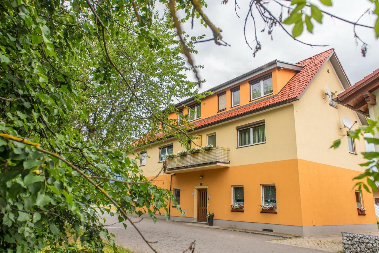 Ferienwohnungen und Zimmer Yassi Spielberg Bei Knittelfeld Exterior foto